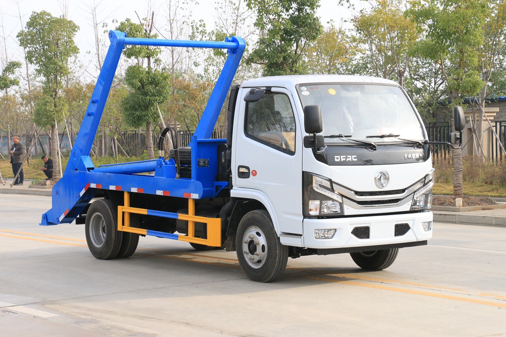 東風(fēng)小多利卡擺臂垃圾車(chē)