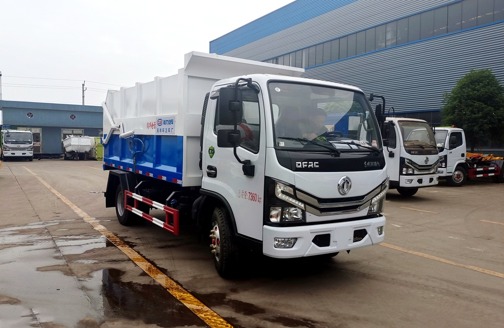 東風(fēng)小多利卡對(duì)接式垃圾車